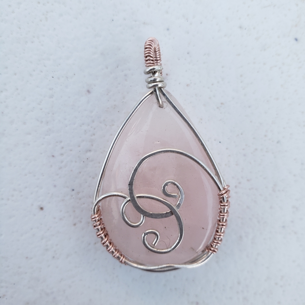Rose quartz pendant with custom chain